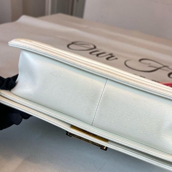 CHANEL Leather Medium Cube Boy Bag Shoulder Bag - Picture 7 of 15